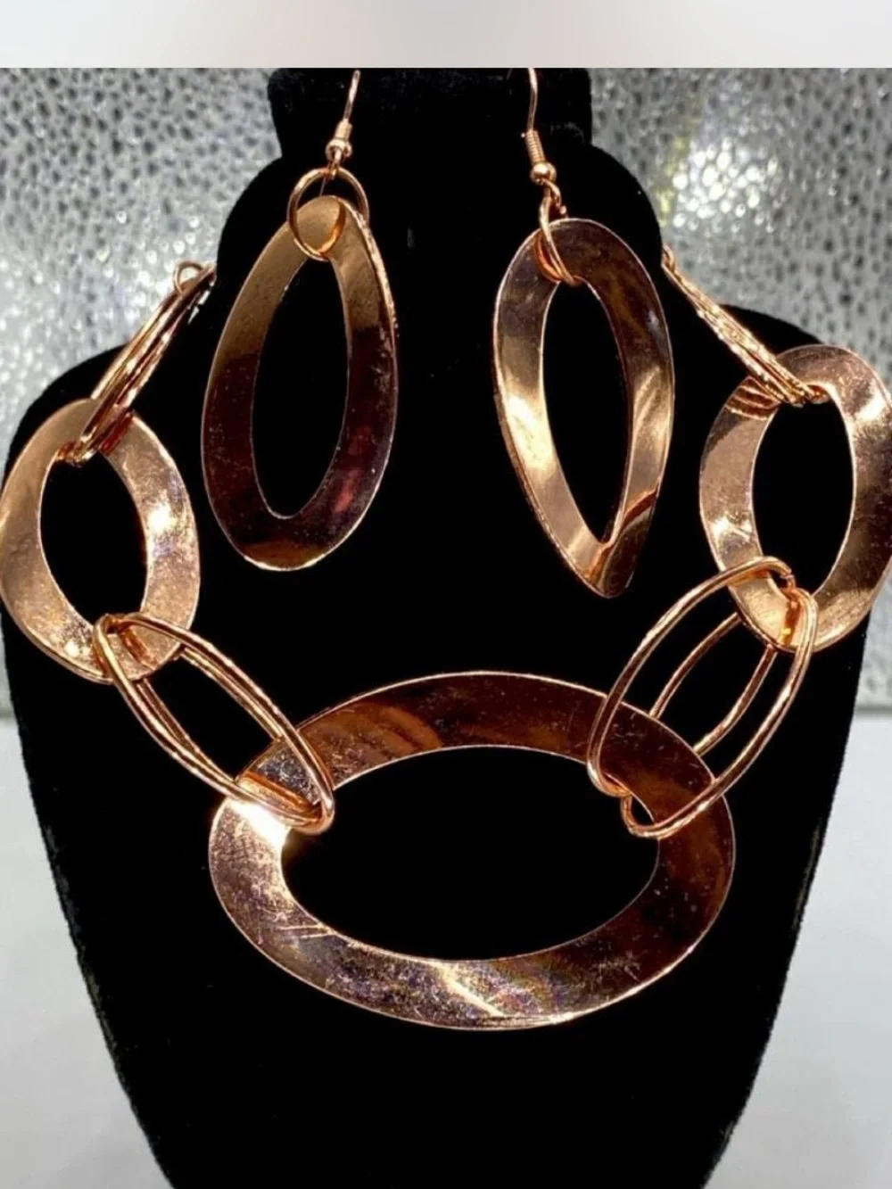 Ladies # Gold-Tone Linked Oval Necklace /  Earrings ***